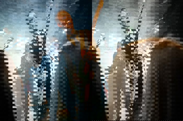 Elev som spelar gitar