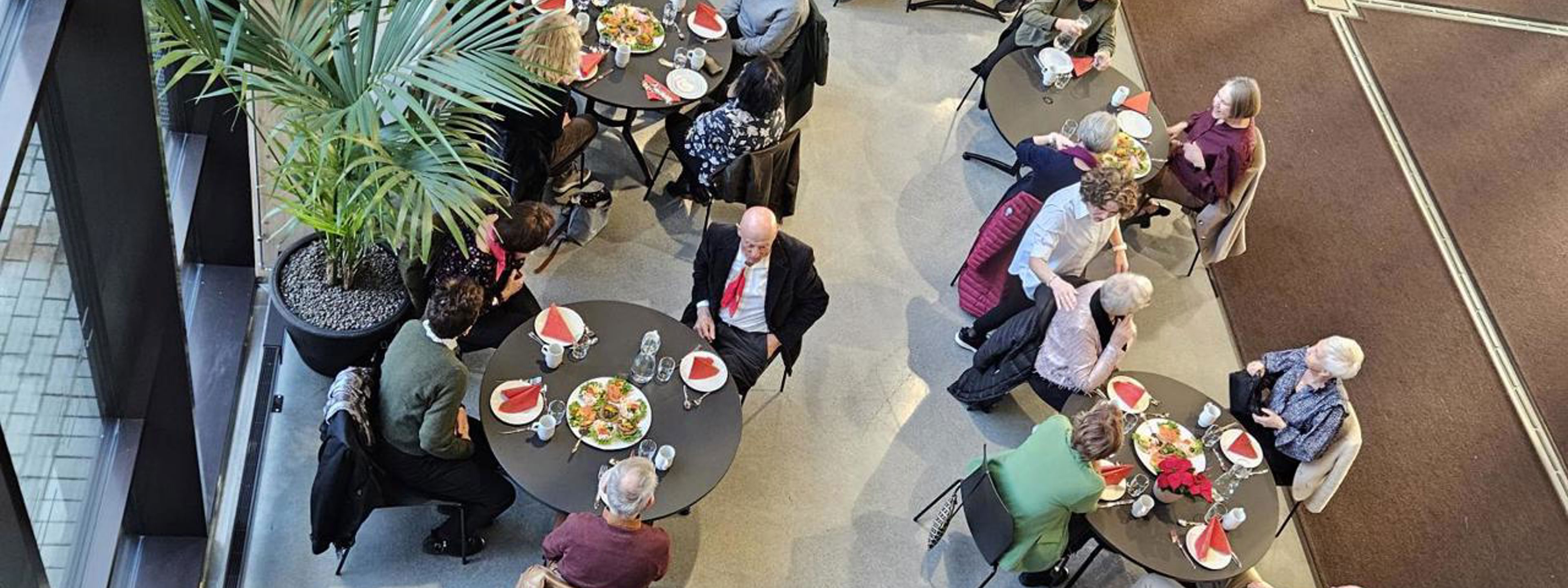 Tidlegare tilsette på julelunsj 