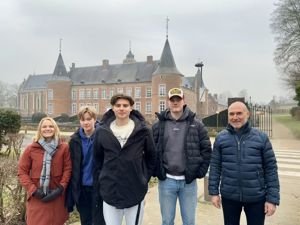 Elevar og tilsette på tur til Belgia