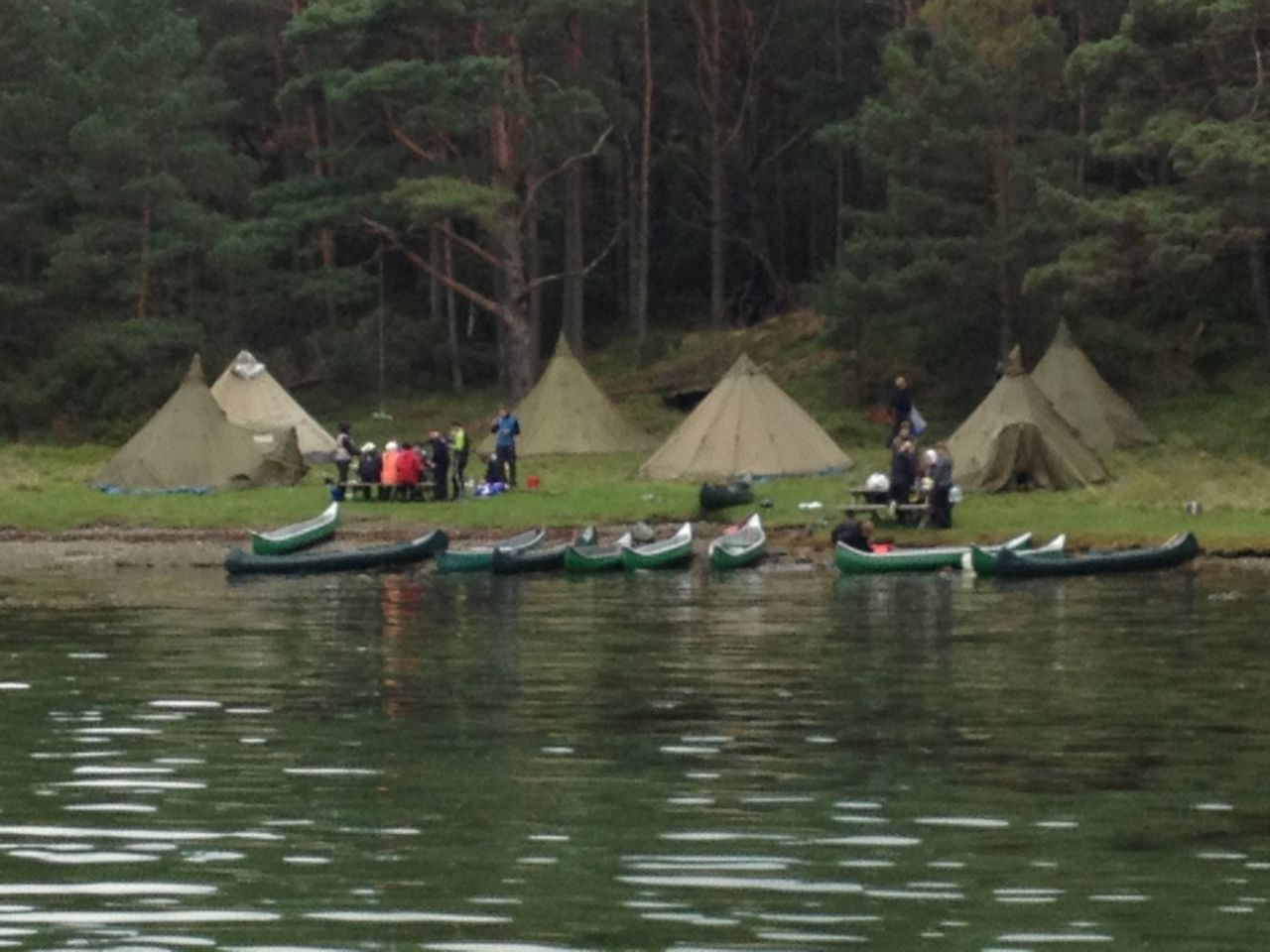 Leirplass med lavoar og kanoar
