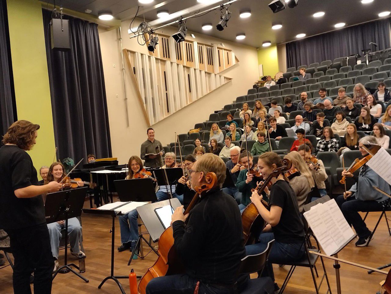 Øving i skulen sin konsertsal