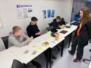 Elevar på vg1 studiespesialisering med fordjuping innan business som har fagdag